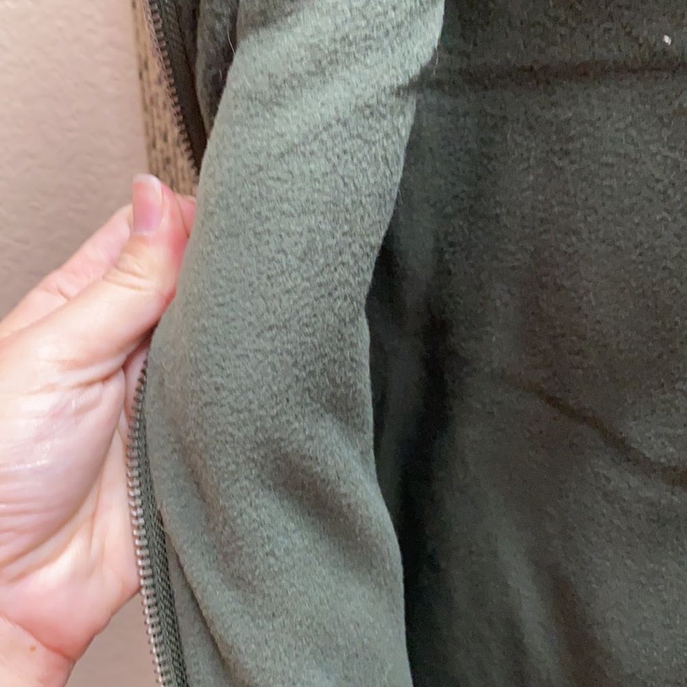 Green puffer vest - Picture 3 of 3